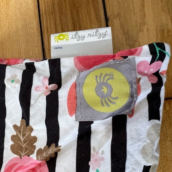 Itzy Ritzy Sealed Wet Bag with Adjustable Handle, Measures 11 x14, Flora… - Picture 2 of 3